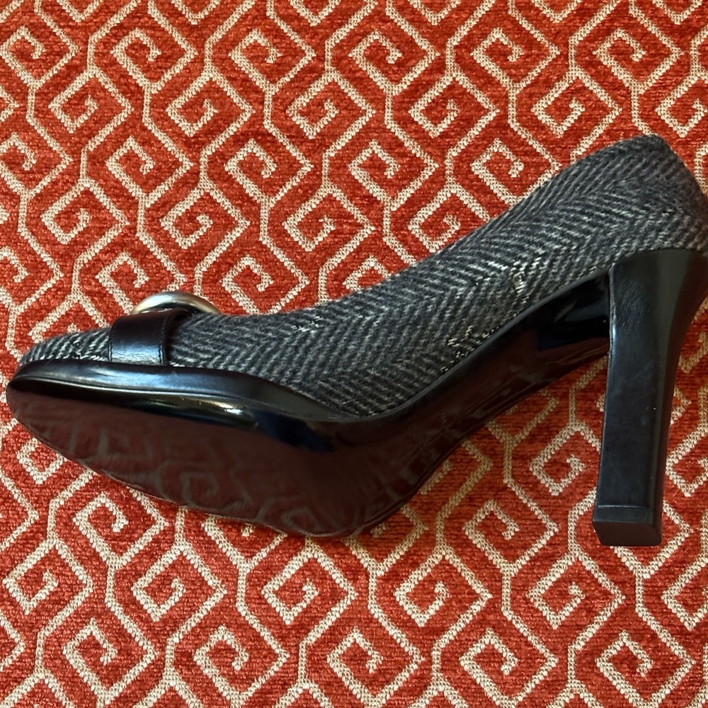 Authentic Burberry Women's Black and Gray Herringbone Heels EU 37/US 6.5-7 - Picture 11 of 11